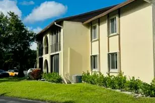 101 Lake Pine Cir, Greenacres, FL 33463 - Photo 4