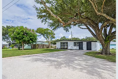 114 21st Street SW, Vero Beach, FL 32962 - Photo 2