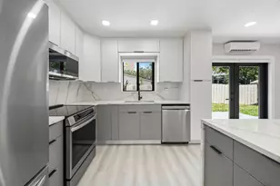 1944 NE 2nd Ave, Pompano Beach, FL 33060 - Photo 12