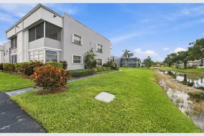 186 Burgundy D, Delray Beach, FL 33484 - Photo 2