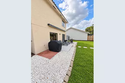 6057 Strawberry Lakes Circle, Lake Worth, FL 33463 - Photo 10