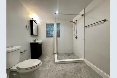 1279 NE 40th Place, Oakland Park, FL 33334 - Photo 12