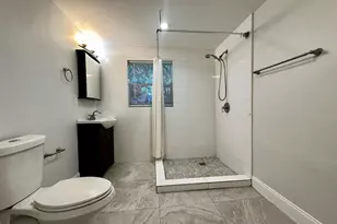 1279 NE 40th Pl, Oakland Park, FL 33334 - Photo 12