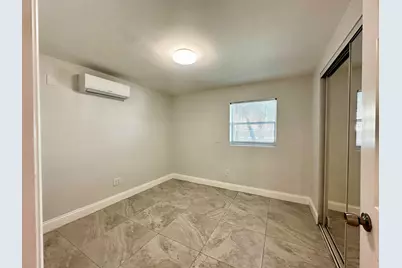 1279 NE 40th Place, Oakland Park, FL 33334 - Photo 8
