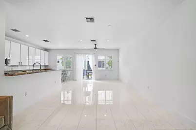 131 SE 7th Way #131, Pompano Beach, FL 33060 - Photo 8