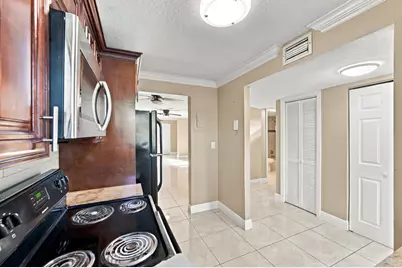 8285 Sunrise Lakes Boulevard #102, Sunrise, FL 33322 - Photo 12