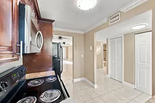 8285 Sunrise Lakes Blvd, Sunrise, FL 33322 - Photo 12