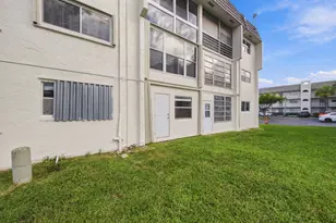 8285 Sunrise Lakes Blvd, Sunrise, FL 33322 - Photo 28