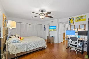 22 N Valencia Dr, Davie, FL 33324 - Photo 24