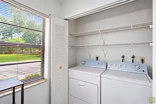 22 N Valencia Dr, Davie, FL 33324 - Photo 18