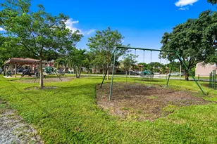 22 N Valencia Dr, Davie, FL 33324 - Photo 44