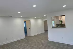 8361 NW 27th Pl, Sunrise, FL 33322 - Photo 4