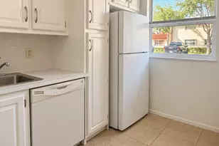 220 Lake Dora Dr, West Palm Beach, FL 33411 - Photo 6