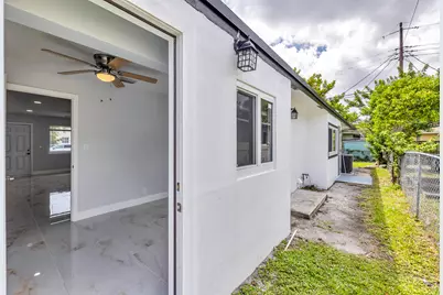 802 SW 6th Court #802, Pompano Beach, FL 33060 - Photo 10