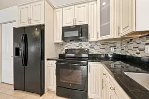 1384 NW 144th Ave, Pembroke Pines, FL 33028 - Photo 12