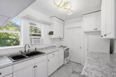 640 SW Bryant Avenue #Unit 6, Stuart, FL 34994 - Photo 6