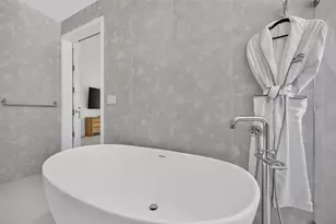 1736 SE 14th St, Fort Lauderdale, FL 33316 - Photo 68