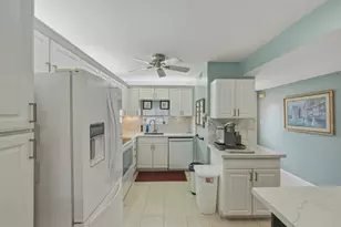 9411 N Hollybrook Lake Dr, Pembroke Pines, FL 33025 - Photo 2