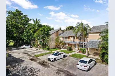 219 Wimbledon Lakes Drive, Plantation, FL 33324 - Photo 10