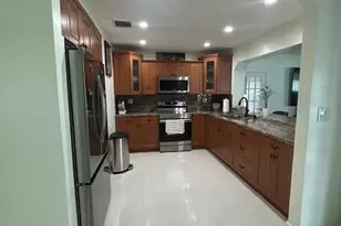 8555 NW 175th St, Hialeah, FL 33015 - Photo 4