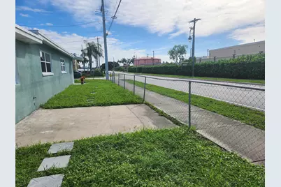 1688 W 10th Street, Riviera Beach, FL 33404 - Photo 22