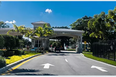 270 Newport R Drive #R, Deerfield Beach, FL 33442 - Photo 2
