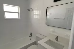 1022 NE 39th St, Oakland Park, FL 33334 - Photo 6