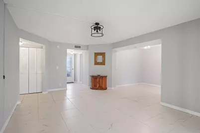 3951 Via Poinciana #211, Lake Worth, FL 33467 - Photo 2