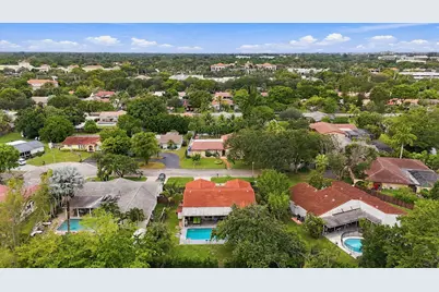 9041 NW 27th Place, Coral Springs, FL 33065 - Photo 54