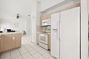 363 SW 161st Ave, Pembroke Pines, FL 33027 - Photo 16