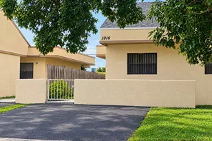 1916 N 65th Way, Hollywood, FL 33024 - Photo 2