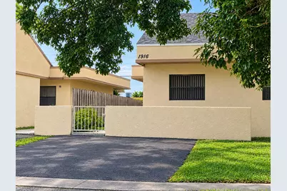 1916 N 65th Way #1916, Hollywood, FL 33024 - Photo 2