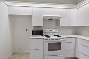 571 SW 141st Ave, Pembroke Pines, FL 33027 - Photo 12