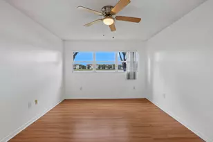 571 SW 141st Ave, Pembroke Pines, FL 33027 - Photo 2