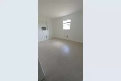 330 NW 38th Street, Deerfield Beach, FL 33064 - Photo 6