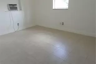 330 NW 38th St, Deerfield Beach, FL 33064 - Photo 6