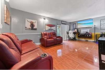 941 W 80th Place, Hialeah, FL 33014 - Photo 6