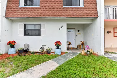 941 W 80th Place, Hialeah, FL 33014 - Photo 2