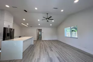 1402 NE 34th St, Oakland Park, FL 33334 - Photo 6