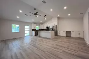 1402 NE 34th St, Oakland Park, FL 33334 - Photo 10