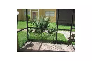 4505 Treehouse Ln, Tamarac, FL 33319 - Photo 6