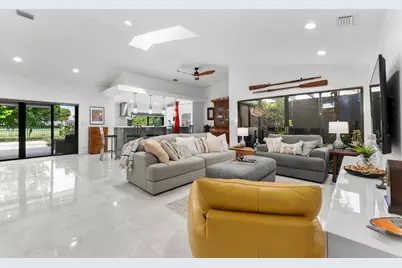 7029 Golf Pointe Circle, Tamarac, FL 33321 - Photo 6