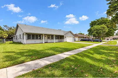 7521 SW 1st Street, Plantation, FL 33317 - Photo 2