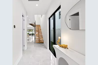 1207 NE 11th Avenue, Fort Lauderdale, FL 33304 - Photo 1
