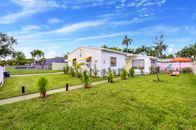913 NE 2nd Court, Hallandale Beach, FL 33009 - Photo 2