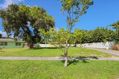 147 Foresteria Drive, Lake Park, FL 33403 - Photo 2