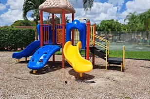 8853 NW 48th St, Sunrise, FL 33351 - Photo 12