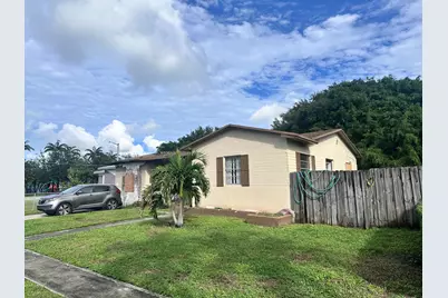 712 NW 9th Court NW, Hallandale Beach, FL 33009 - Photo 2