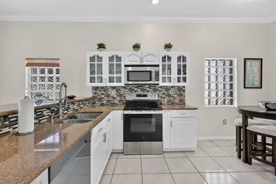 1976 NW 169th Avenue, Pembroke Pines, FL 33028 - Photo 10