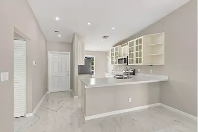 300 E Lakewood Circle E #B, Margate, FL 33063 - Photo 4